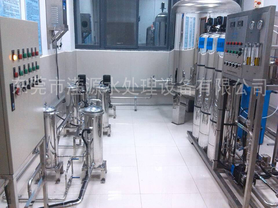 /></p><p> </p><p>        <a href=http://www.univercomm.com>純凈水設備</a>是用于滿足各行業(yè)需求制取<a href=http://www.univercomm.com>純凈水的設備</a>，多用于醫(yī)藥、生物化學化工、醫(yī)院等行業(yè)，整個系統(tǒng)都由SUS304L或SUS316L全不銹鋼材質組合而成，而且在用水點之前都必須裝備紫外線及臭氧殺菌裝置。純凈水設備核心技術采用反滲透，EDI等較新工藝，比較有針對性地設計出成套高純水處理工藝，以滿足藥廠、醫(yī)院的純凈水制取、大輸液制取的用水要求。</p><p>　　純凈水設備系統(tǒng)設計制造除了水質要達到2010版藥典或者其他藥典標準外，還得符合GMP的認證要求。生物醫(yī)藥制藥方面的純凈水設備對這兩點更為重視，那么GMP對純凈水設備系統(tǒng)有哪些要求呢？應該如何避免這些問題呢？如何快速的通過GMP認證呢？<a href=http://www.univercomm.com>http://www.univercomm.com</a></p><p>　　GMP認證相關要求以及眾多GMP純凈水設備案例經(jīng)驗，總結一些常見的GMP認證問題，以供參考：</p><p>　　1.純凈水沒有安裝PID圖</p><p>　　2.純水站沒有貼取樣點編號</p><p>　　3.純凈水中需要加上用水點編號；一樓純凈水儲罐上面管道無流向標識；</p><p>　　4.純凈水理化檢測記錄中：不揮發(fā)物檢測稱重無原始打印記錄；電導率的檢測應加入單位；</p><p>　　5.純凈水系統(tǒng)從EDI出來就是純凈水，但現(xiàn)場的管路及閥門、送水泵、壓力表都沒安照純凈水的標準做，存在污染風險。</p><p>　　6.純凈水驗證時沒有驗證自動電磁閥的動作是否準確無誤。</p><p>　　7.安裝純凈水在線電導率監(jiān)測時沒有圖紙。</p><p>　　8.純凈水無管理設計圖，管路非衛(wèi)生連接，無日常監(jiān)控，管路設計不利于取樣。9.純凈水灌及焊接不符合要求，</p><p>　　10.純凈水無取樣記錄；純凈水回水處應安裝流量計</p><p>　　11.純凈水系統(tǒng)需要對總送、總回、儲罐、較遠用水點進行每周全檢，其余用水點每月全檢</p><p>　　12.純凈水系統(tǒng)的驗證</p><p>　　13.純凈水的設計、安裝、臭氧消毒依據(jù)、焊接、驗證確認等部分不符合要求</p><p>　　14.純凈水圖紙與實際不相符，各控制閥應在圖紙上注明；</p><p>　　15.管道、儲水罐、電焊問題</p><p>　　16.儲備出水口，回水口應有溫度計，以便對其溫度變化進行控制，應有流量監(jiān)控計</p><p> </p><p> </p></div>
						<div   id=